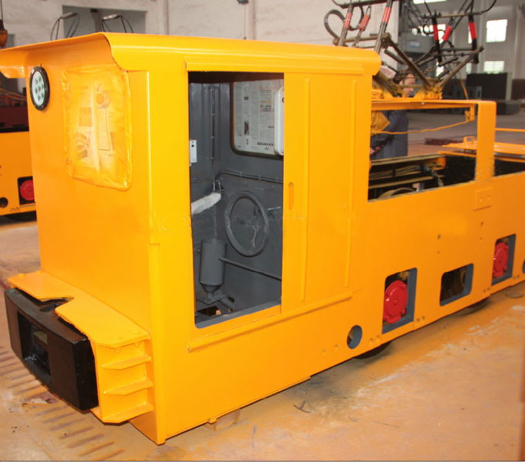 How does an Electric Locomotive work ?
